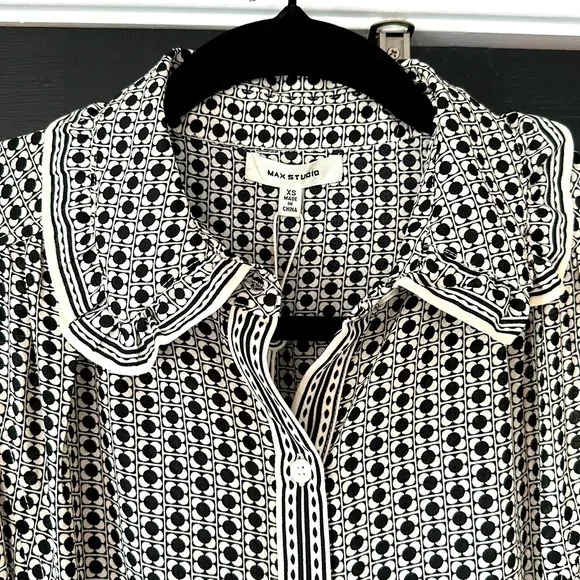 max studio collared shirt dress 🕊️🍃Max Studio Size Stunning shirt dress with a bit of flirting &  whimsical! XS